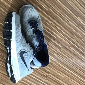 Nike size 9 athletic shoes